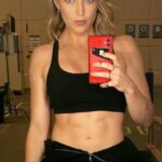 Need to get off to tight abs like Caity Lotz's with a bud