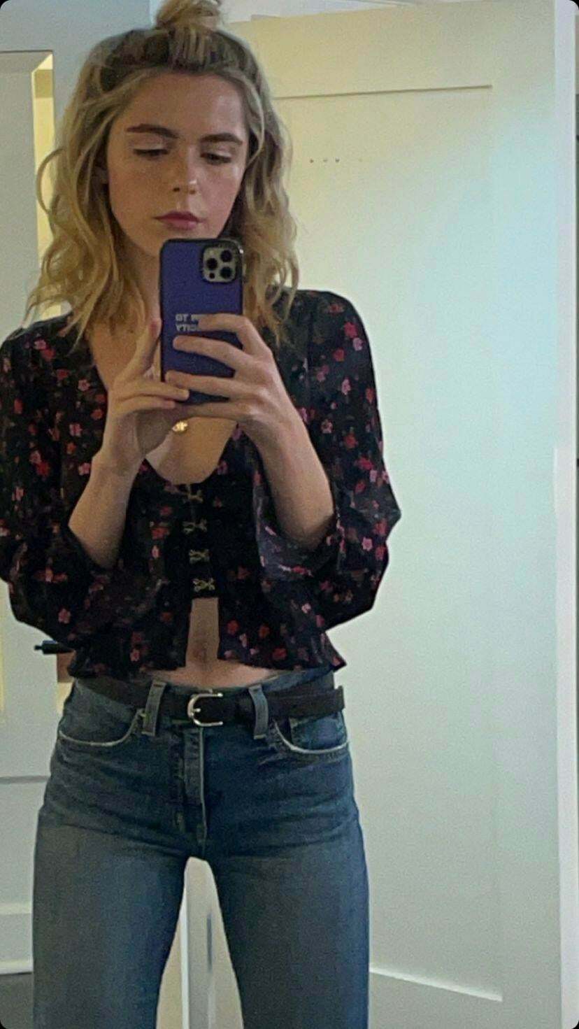 Kiernan Shipka and her tight body.