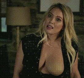 Hilary Duff shows her bare boobs in "Younger"