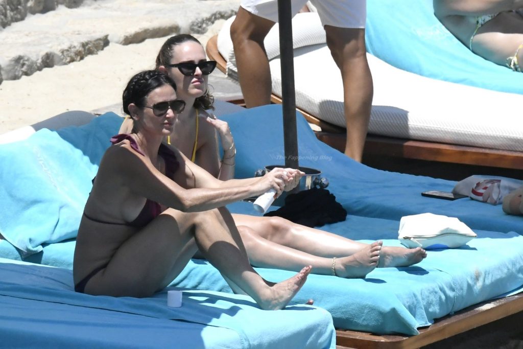 Demi Moore & Rumer Willis Bikini
