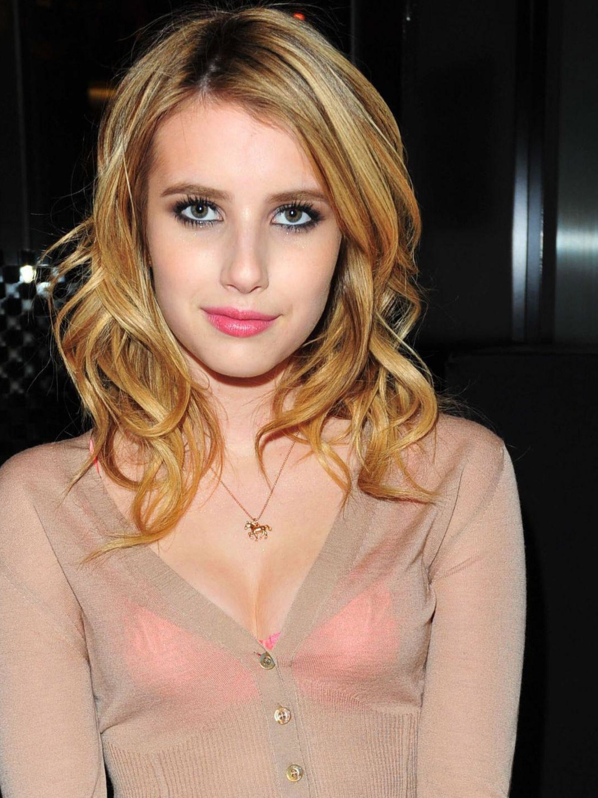 Emma Roberts loves when we stare
