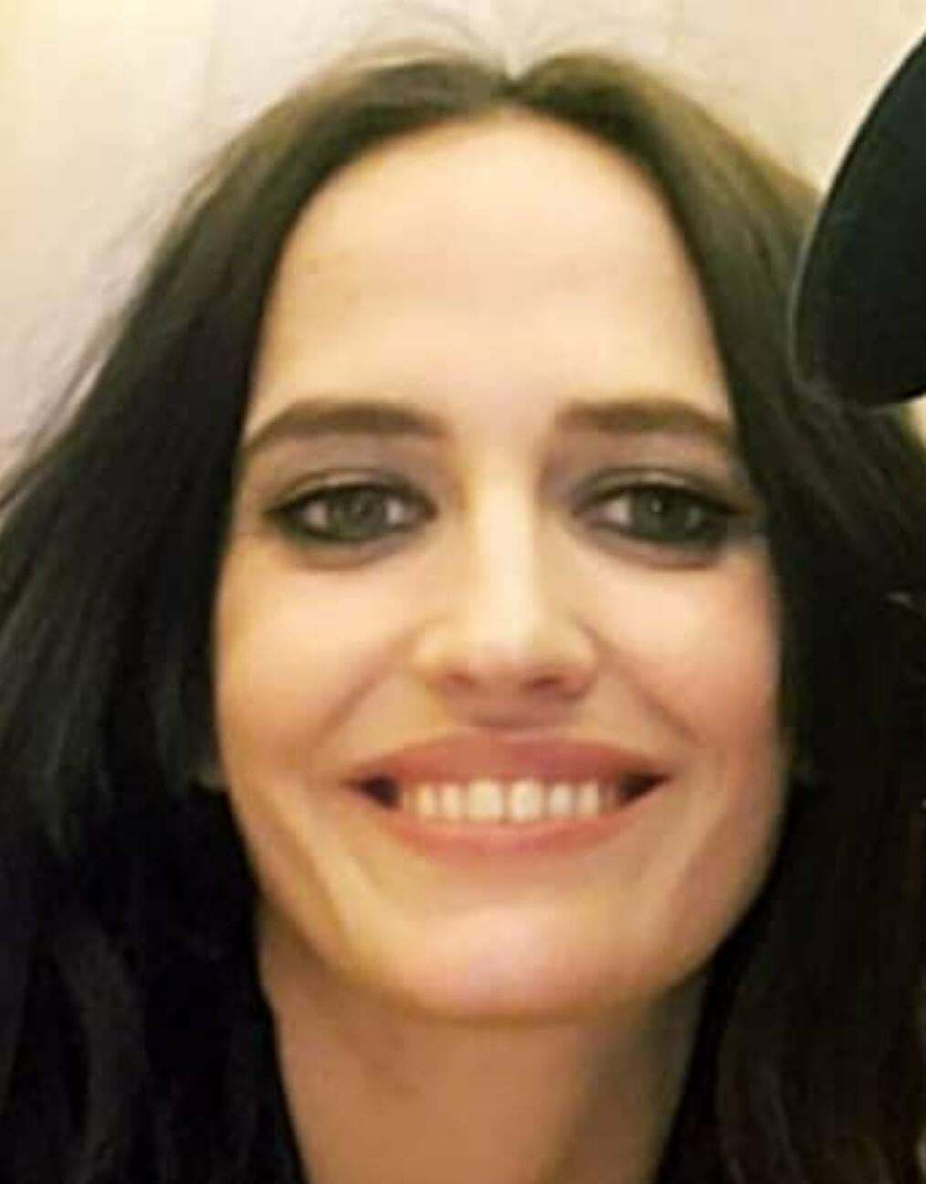 How will you fuck naked Eva Green in bed