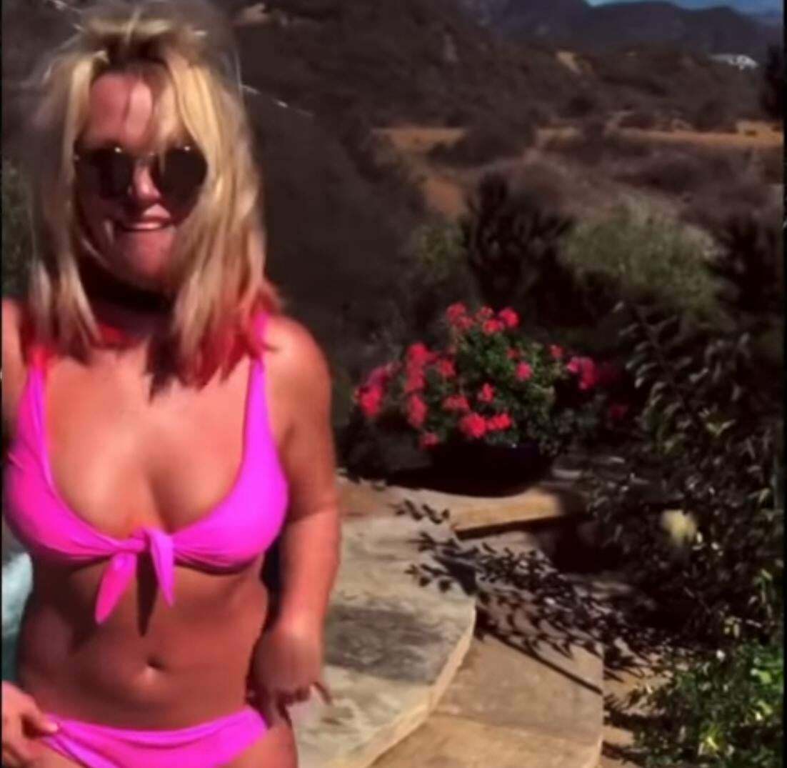 I wanna suck Britney Spears titties