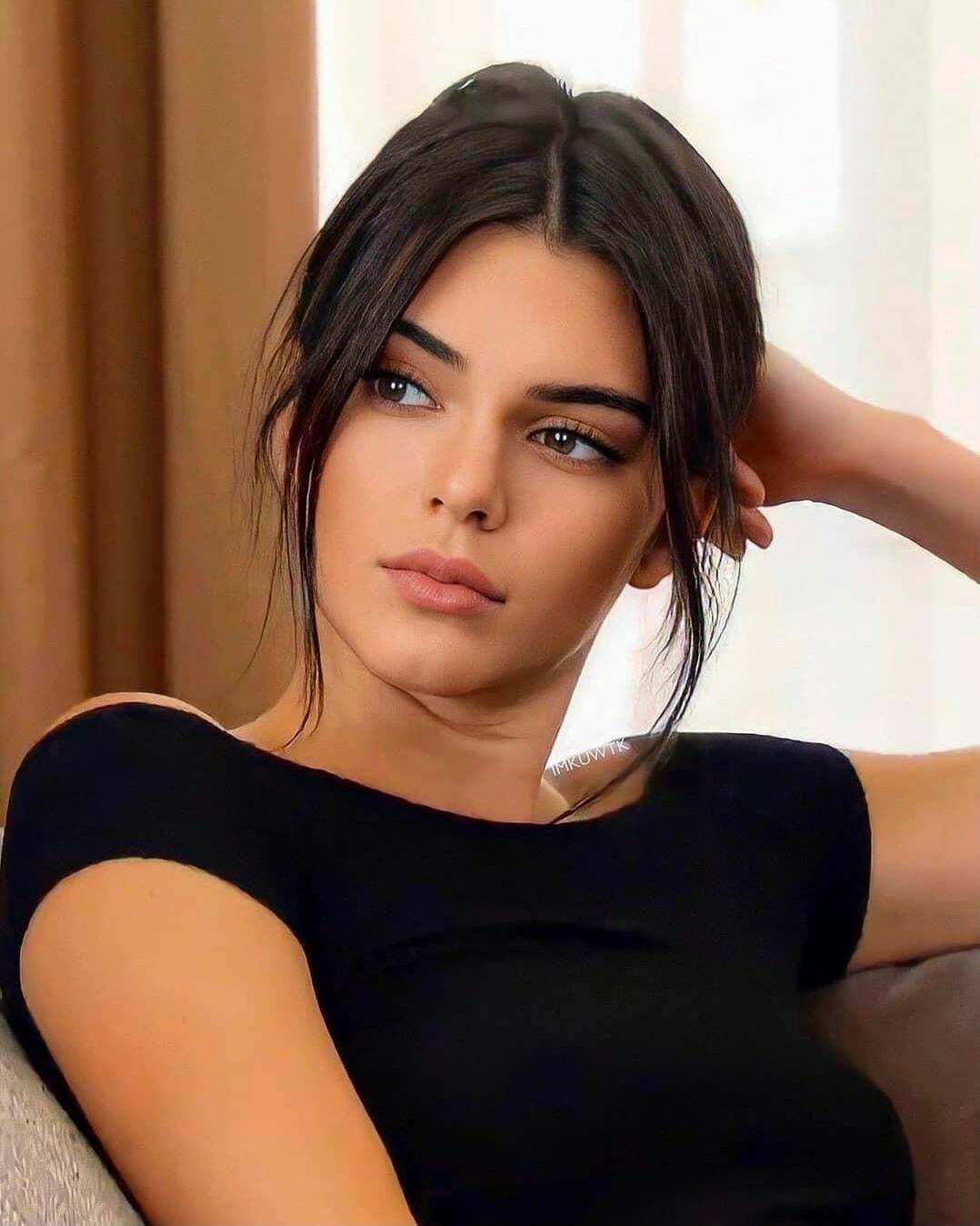 Kendall Jenners gorgeous face