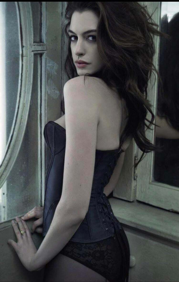 Really horny for Anne Hathaway