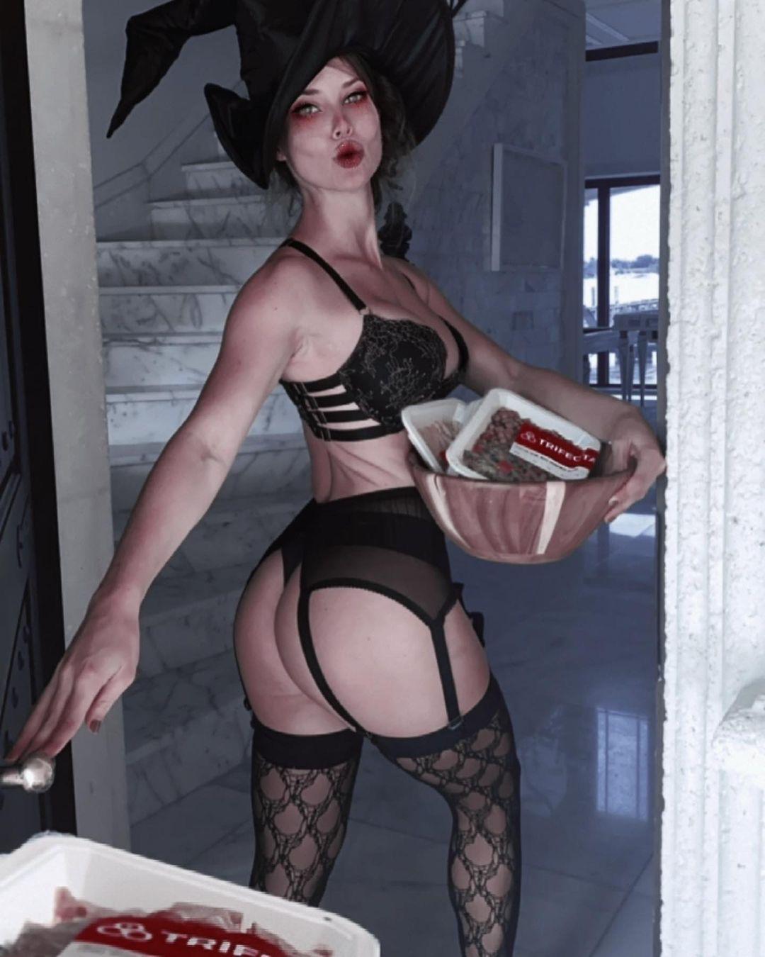 Amanda cerny Halloween 2021