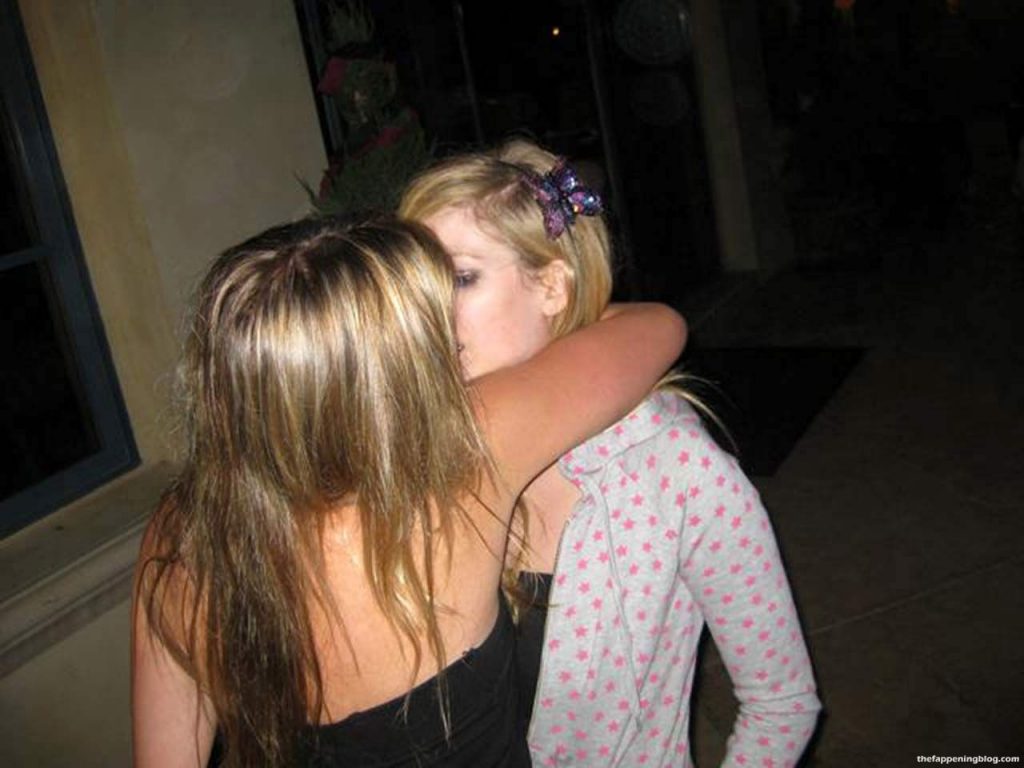 Avril Lavigne Leaked 19 Photos
