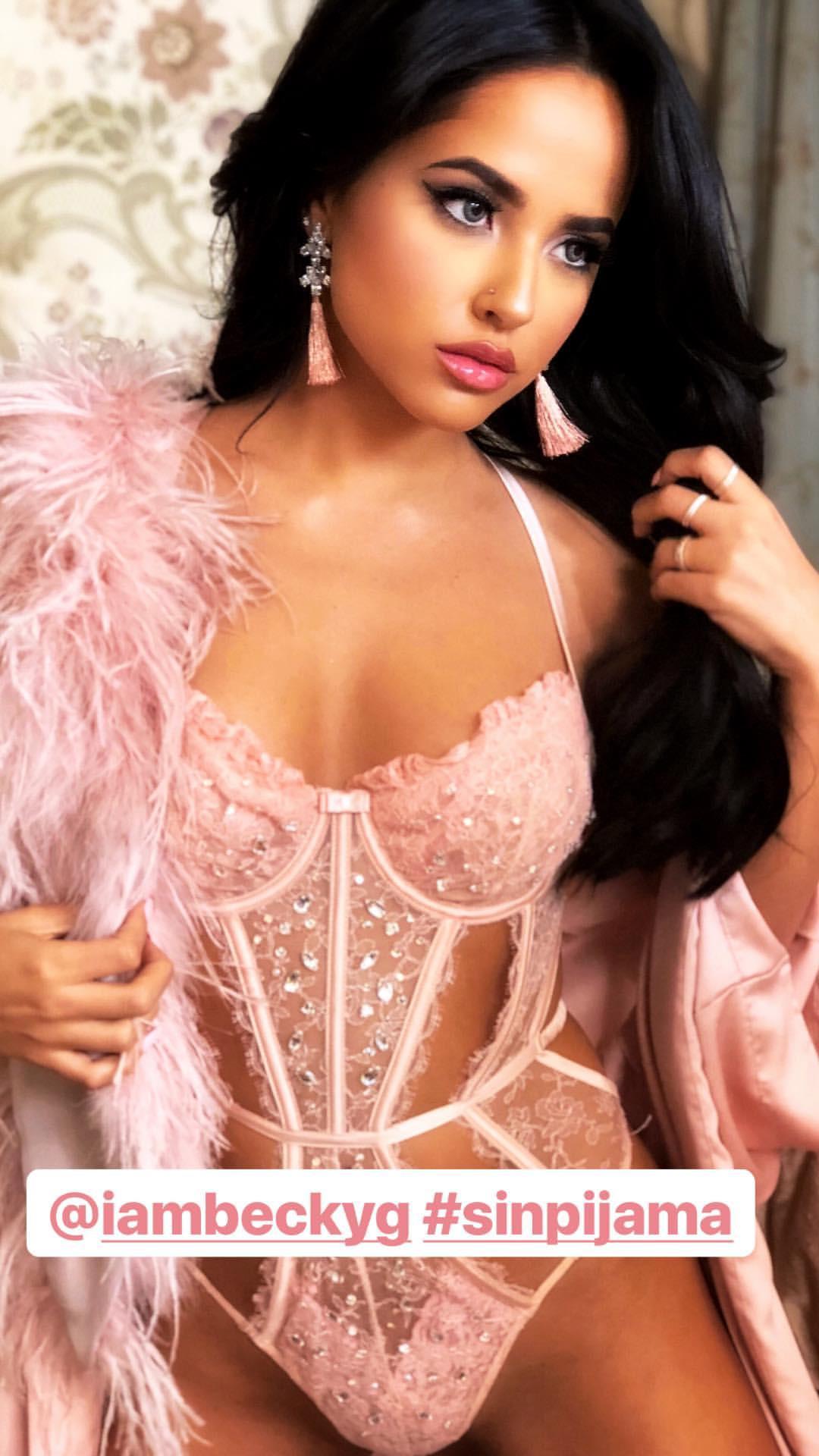 Becky g outfit for her music video sin pijama