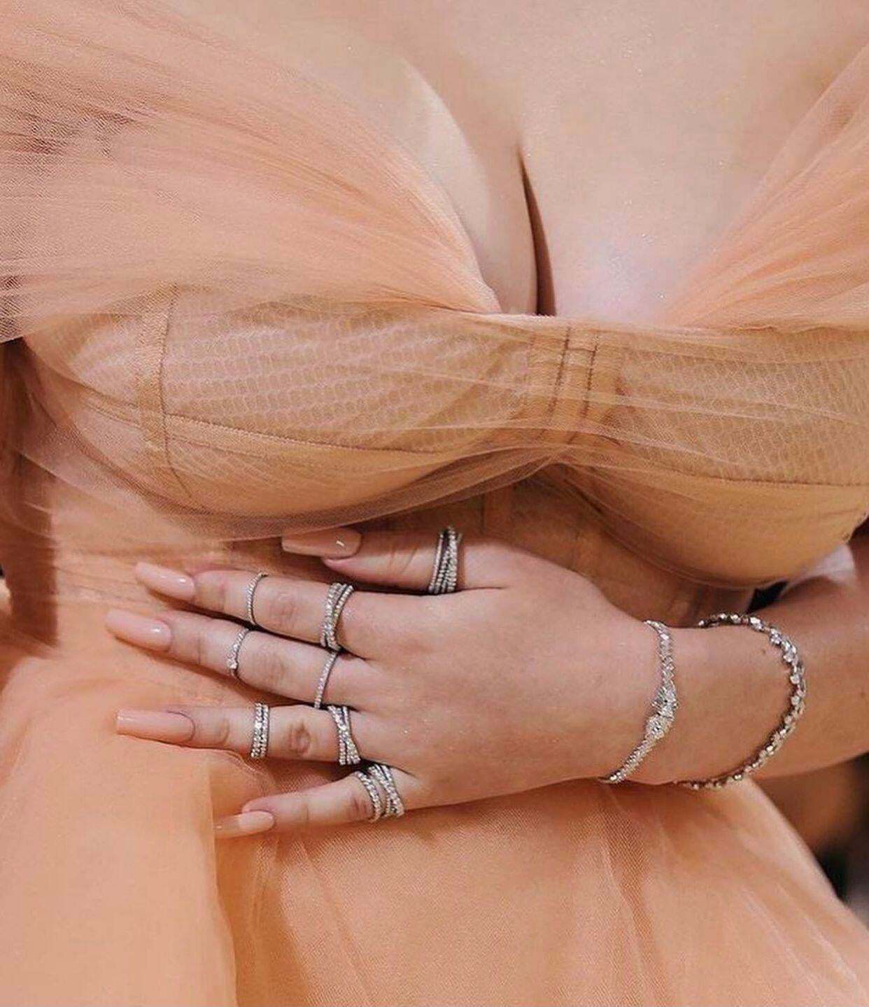 Billie Eilishs huge tits in dress