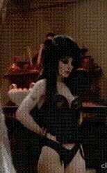 Cassandra Peterson Elvira Mistress of the Dark 1988