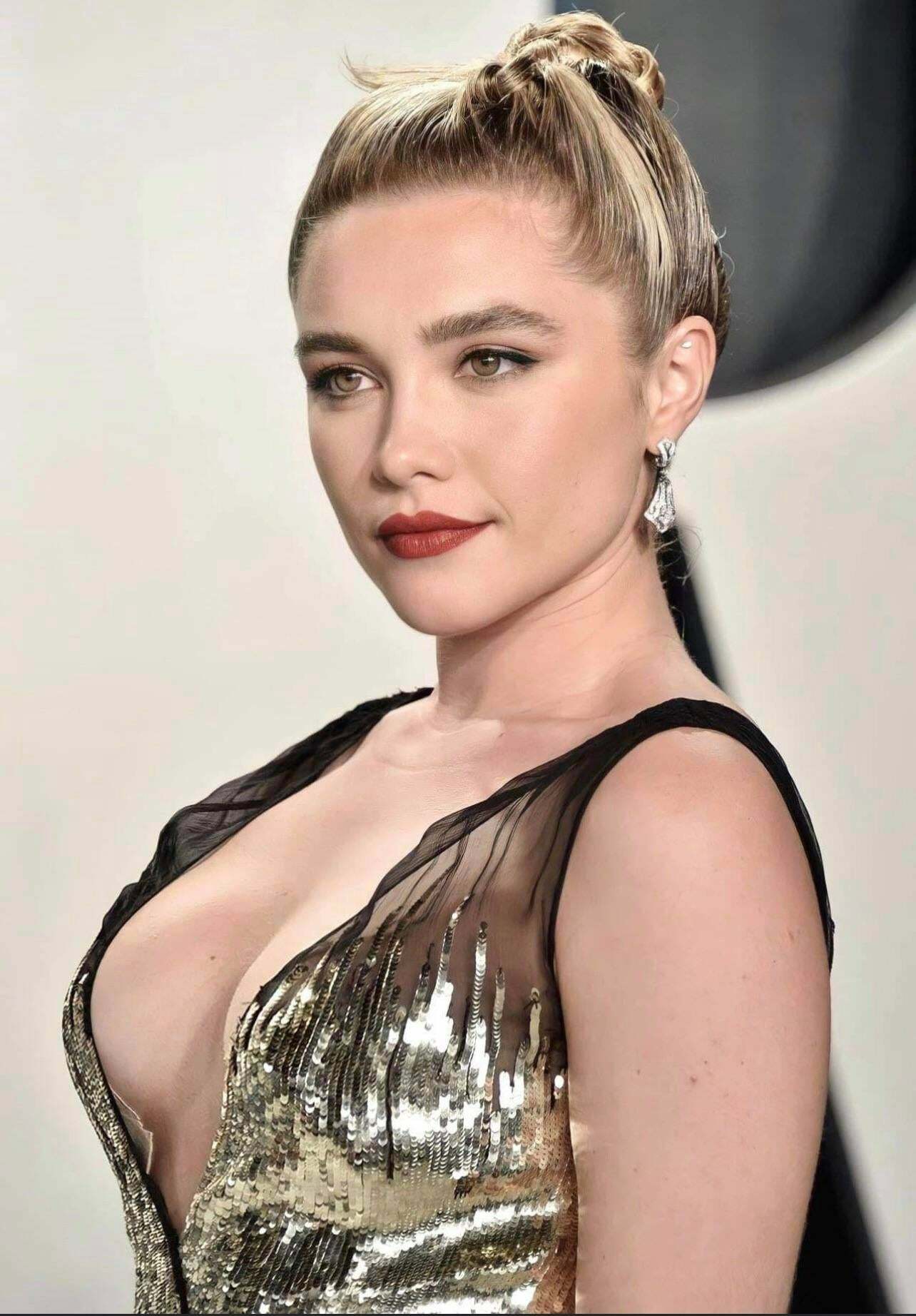 Florence Pugh has got those fuck me eyes