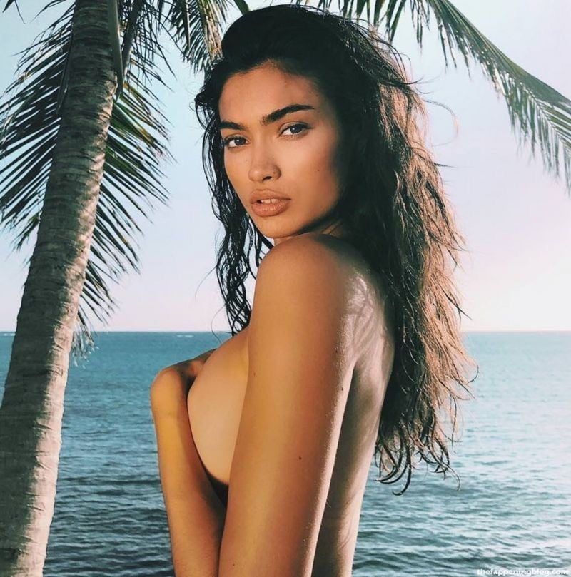 Kelly Gale Topless 5 Photos