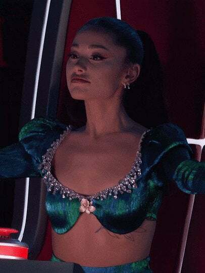This simple GIF of Ariana Grande made me shoot a