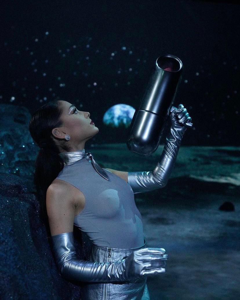 Ariana Grande has me hard