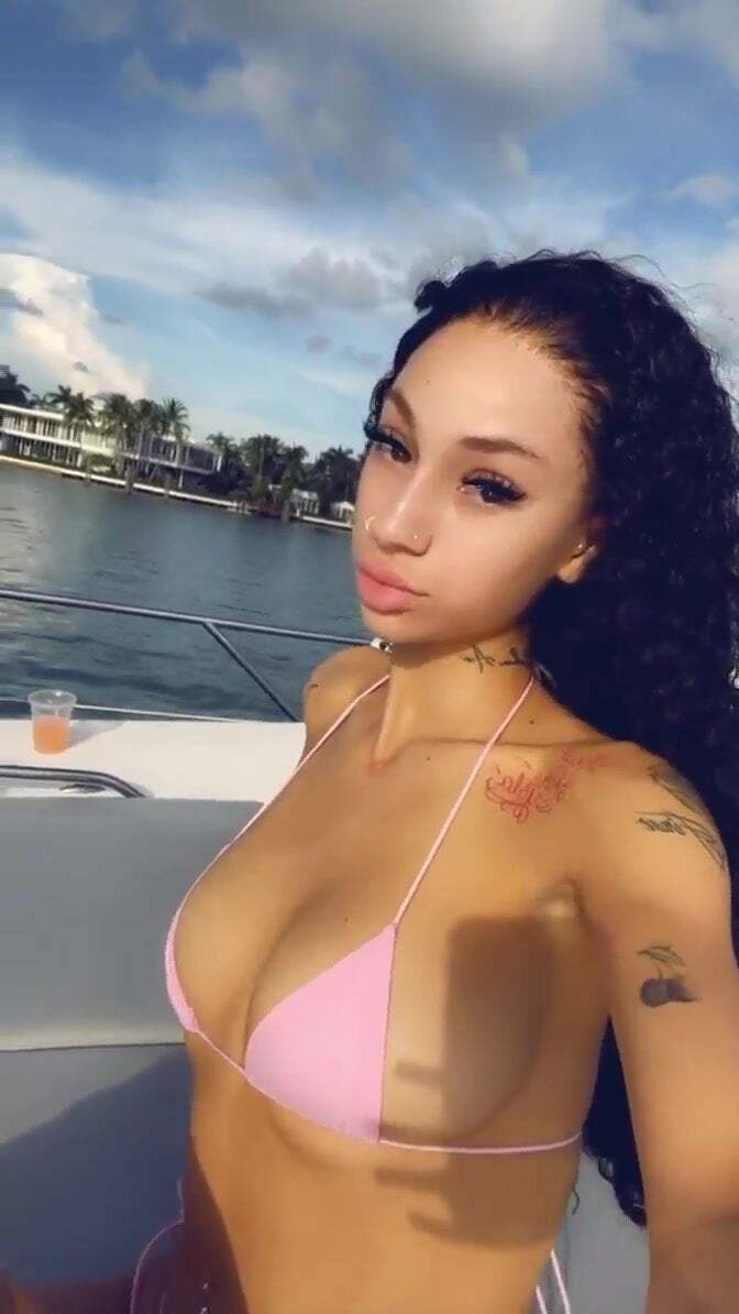 Bhad Bhabie - She show bikini so hot video ...