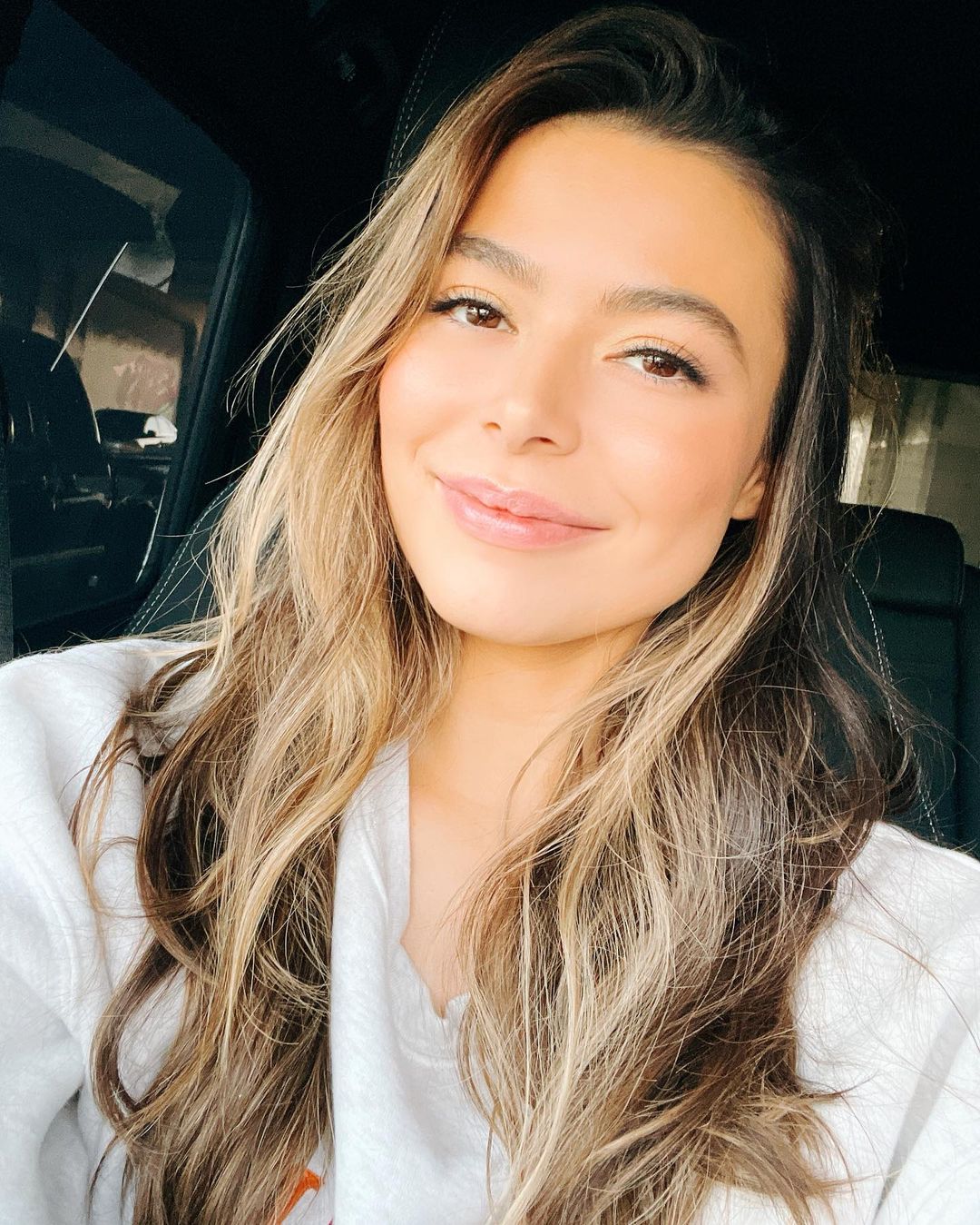 Miranda Cosgrove has amazing DSLs