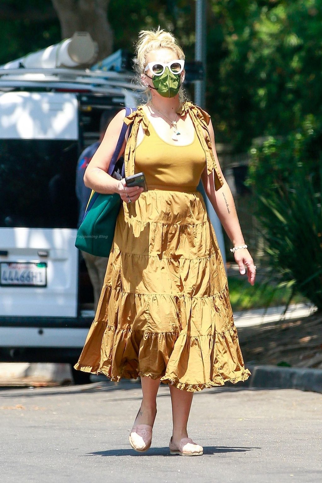 Busy Philipps Braless
