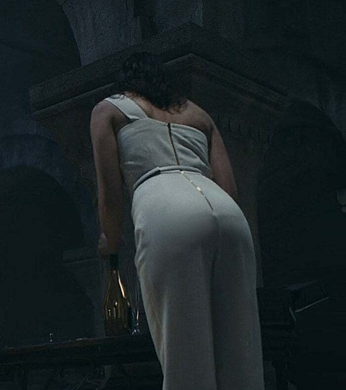 Gal Gadots fat ass is built for hardcore anal