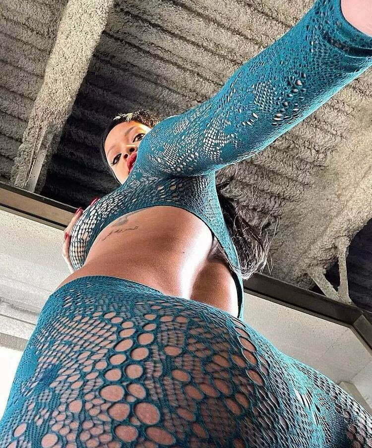 I love when Rihanna shows off her beautiful ass