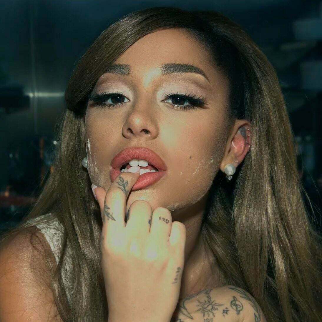 Id give anything to cum on Ariana Grandes face