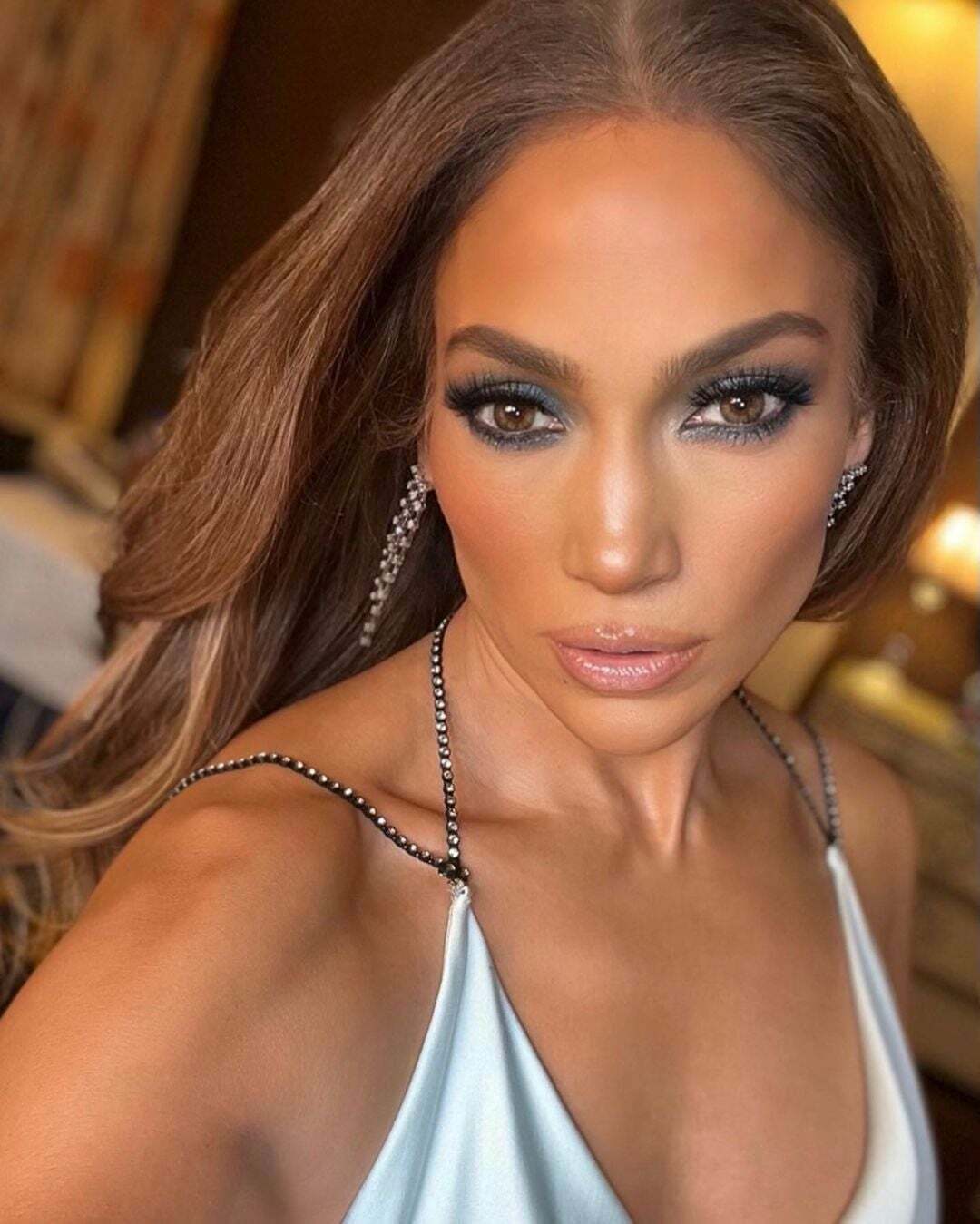 Jennifer Lopez in this makeup looks like a MILF begging