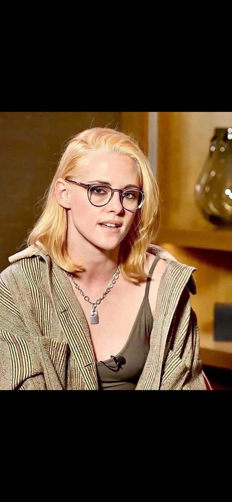 Kristen Stewart in glasses is the highlight of my weekend