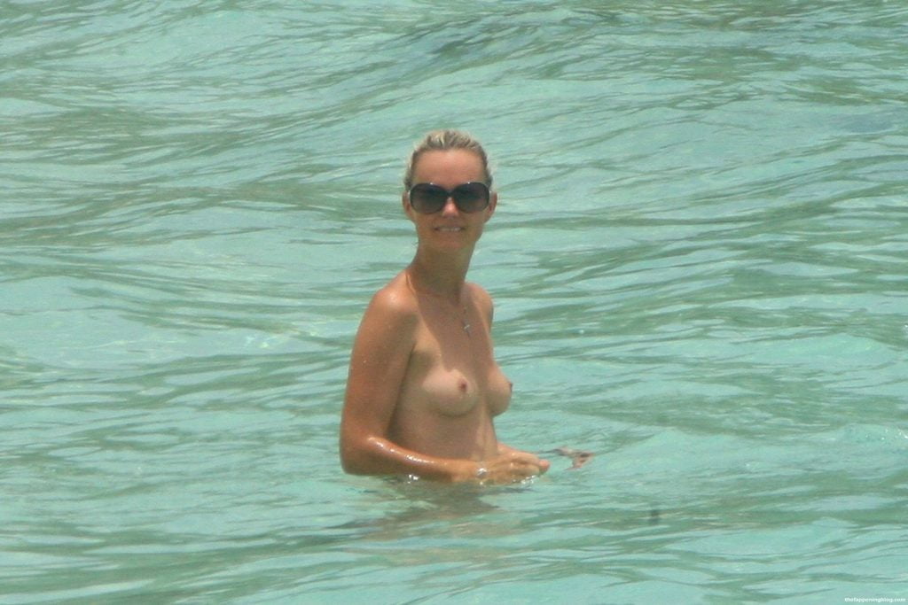 Laeticia Hallyday Topless 5 Photos