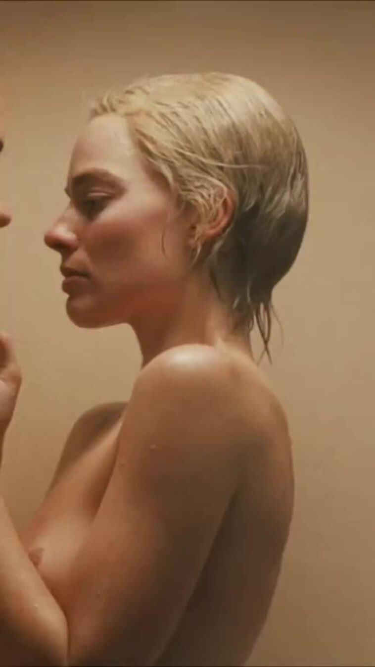 Margot Robbie pleasing a man