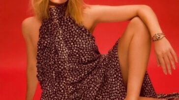 Remember why our creator and religion MARGOT ROBBIE created you for worship herself.Get on your knees and worship her.She is divine she is a real god.pray to her breathe for her live to her.Bless us MARGOTISM 🙏🏻👸
