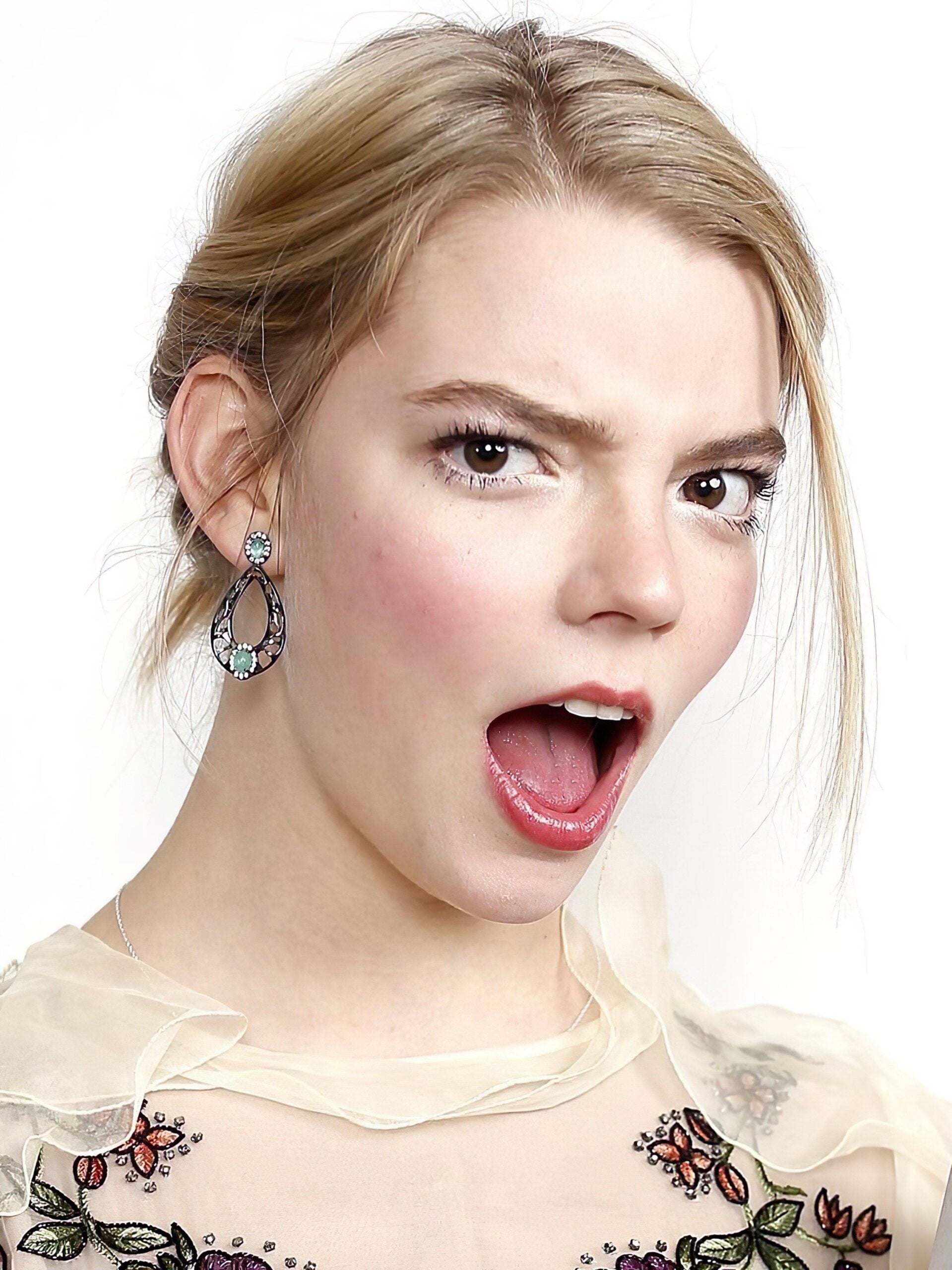 Some guy hypnotized me into thinking Im Anya Taylor Joy and