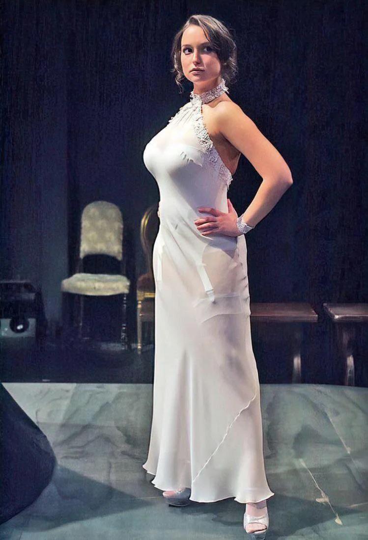 Milana Vayntrub is thickness