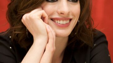 Anne Hathaway has such a winning smile