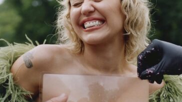 Miley Cyrus Topless