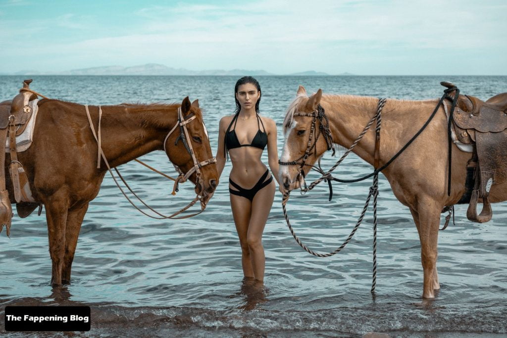 Natasha Eklove Nude 5 Photos