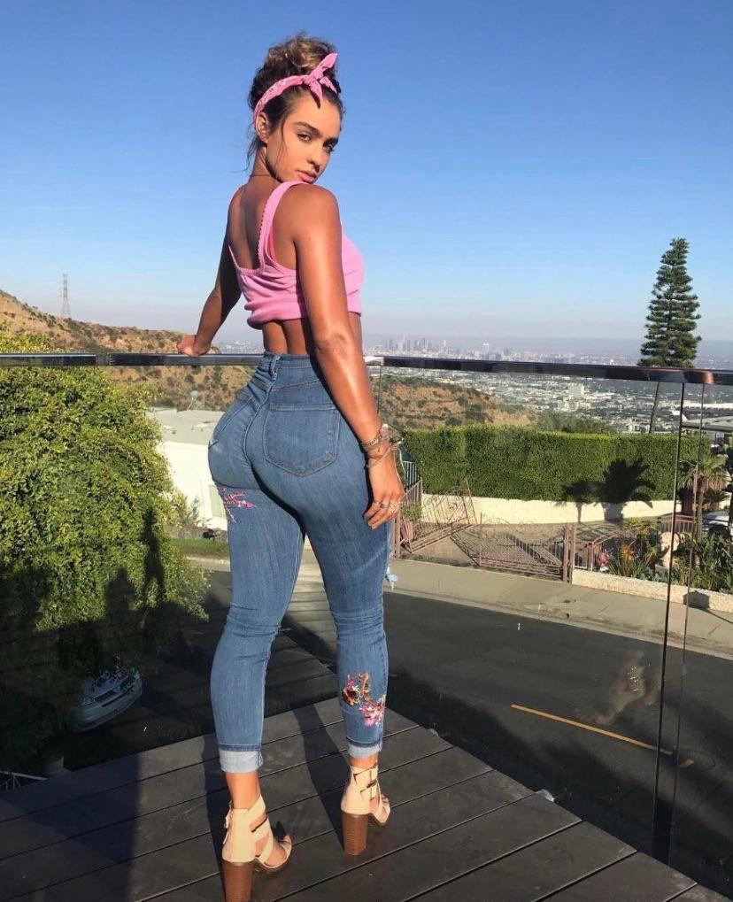 Day 105 of posting Sommer Ray Im bored of this