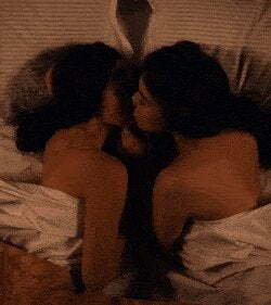 Hailee Steinfeld lesbian scene in Dickinson NN for fans