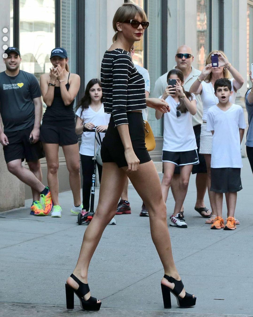 I want Taylor Swifts legs wrapped around me as I