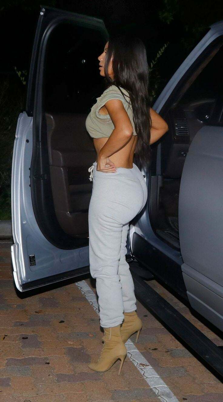 Kim Kardashian a goddess that body flawless what I wouldnt