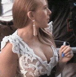 Scarlett Johansson amazing tits
