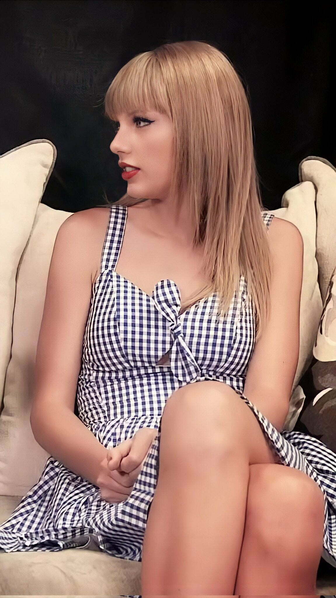 Taylor Swift about to spread her legs