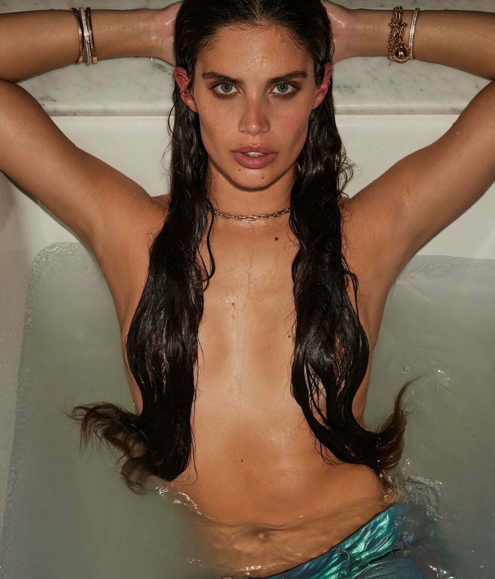 Sara Sampaio Topless