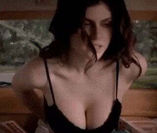 Alexandra Daddario Cleavage