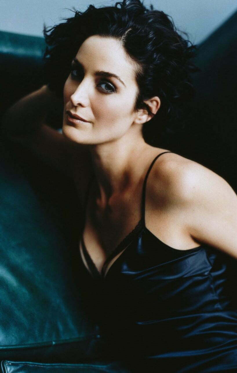 Carrie Anne Moss Topless