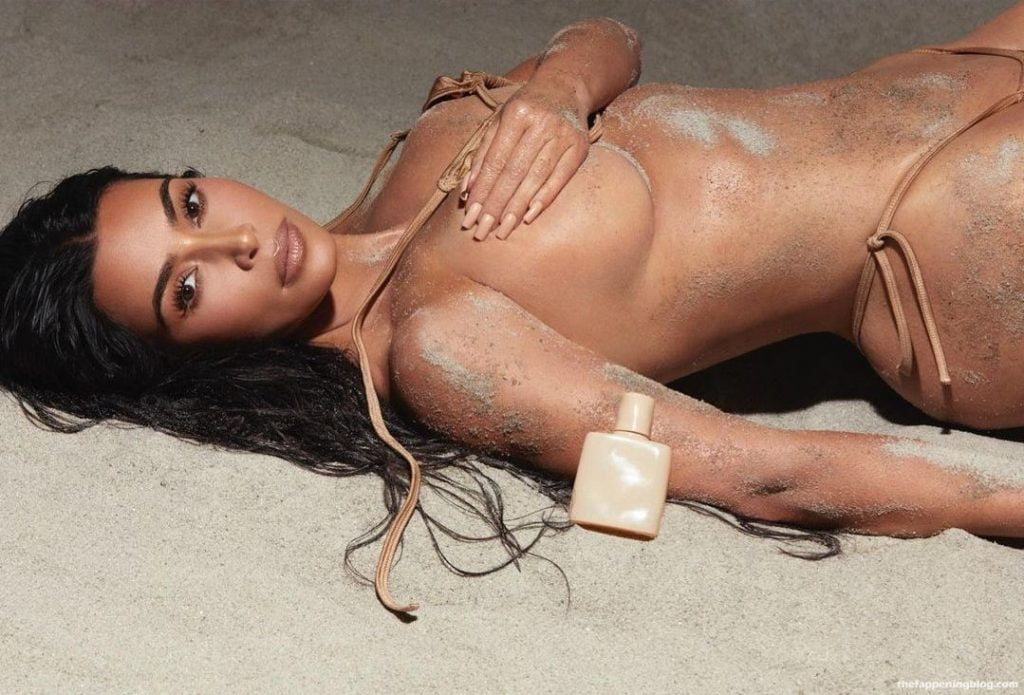 Kim Kardashian Topless 4 Photos