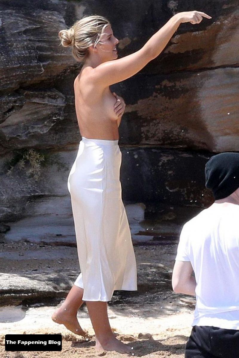 Natasha Oakley Topless 2 Photos