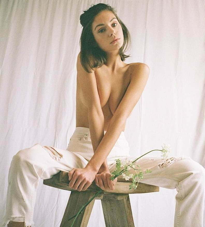 Alyssa Lynch Sexy 2 Photos