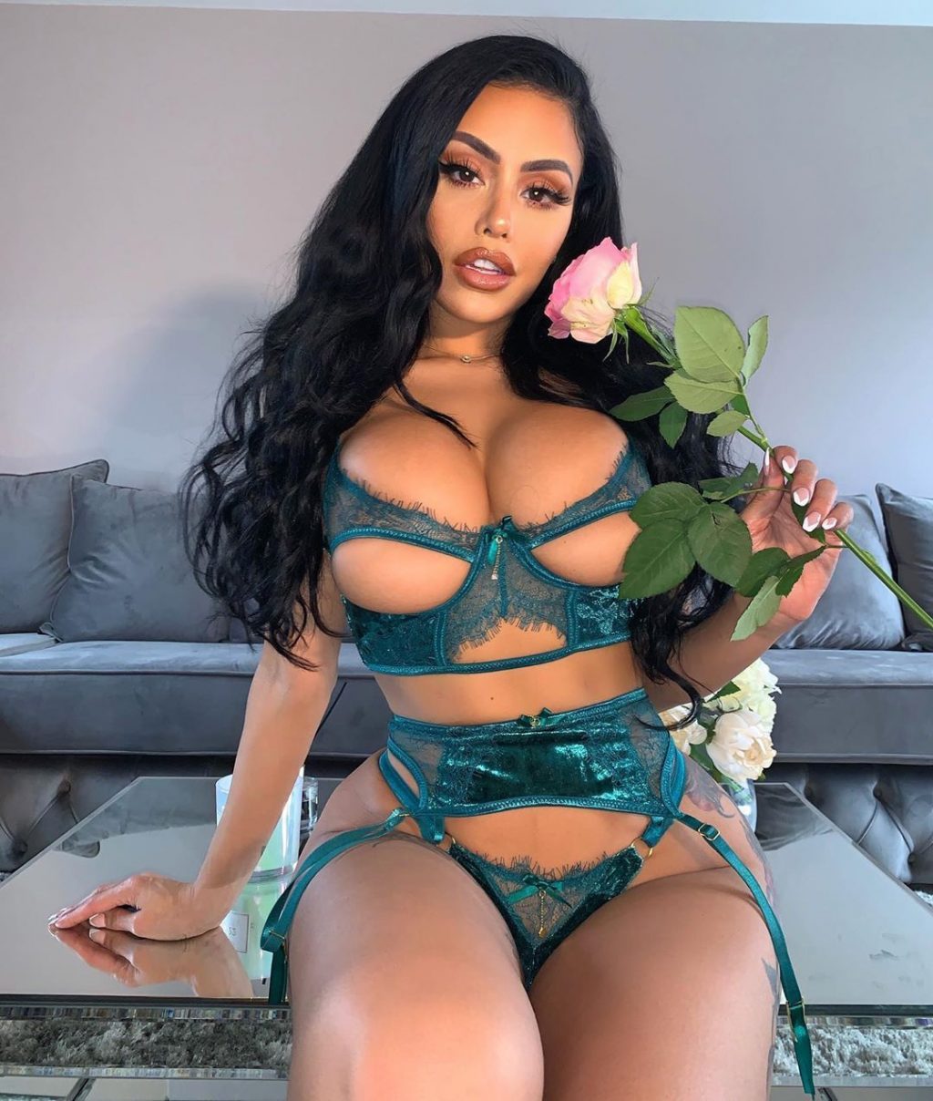 Chloe Saxon Sexy 5 Photos