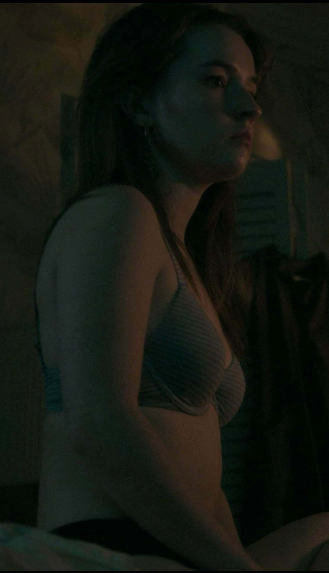 Kaitlyn Dever - Nude Celebs