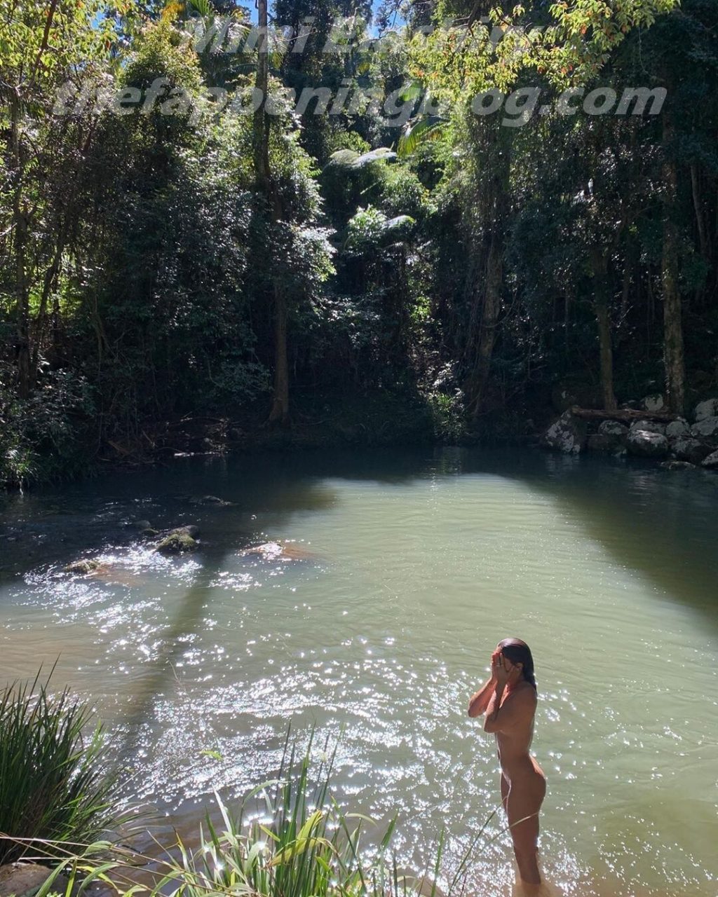 Mimi Elashiry Naked 2 Photos