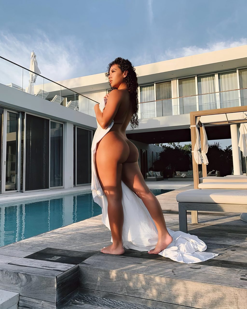 Natalie Tortelli Topless 3 Photos